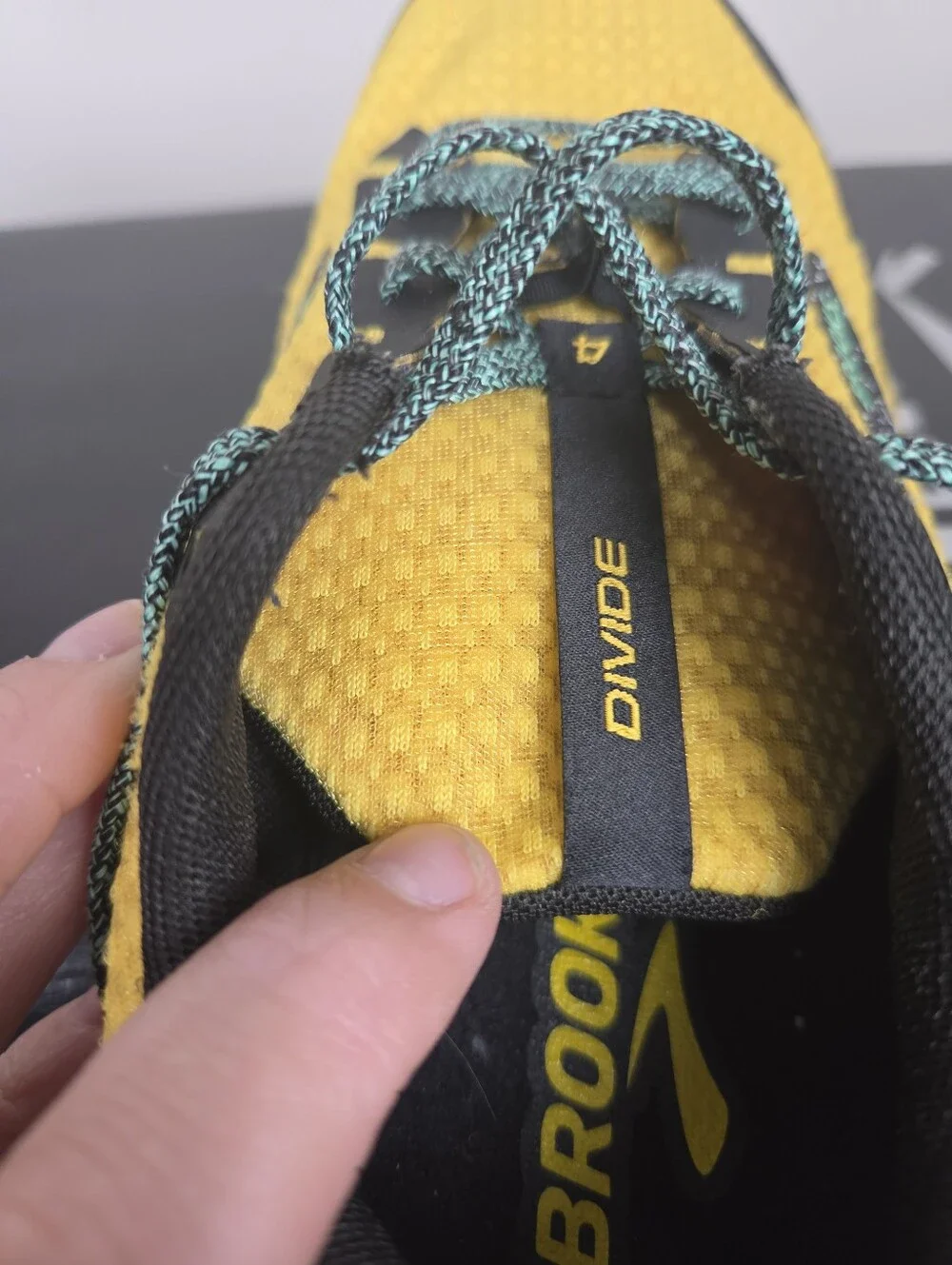 Brooks Divide 4 Trail Running Shoes Mens 7.5 Yellow Black